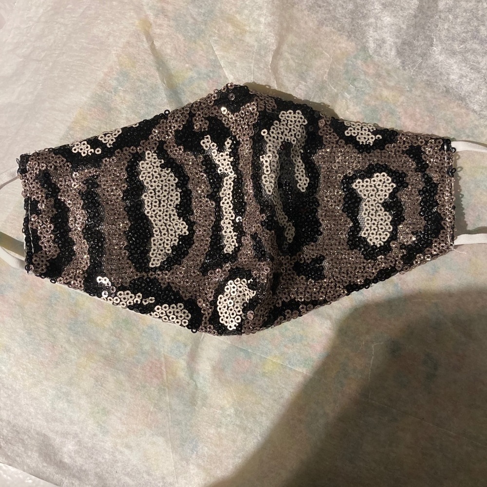 HOLIDAY GLAM FACE MASK - Picture 6 of 9